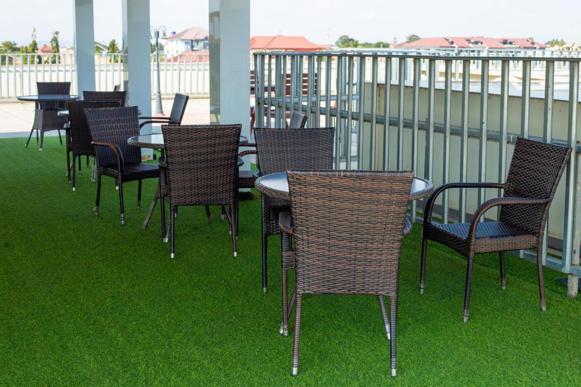 High Level Apartment Haatso ภายนอก รูปภาพ